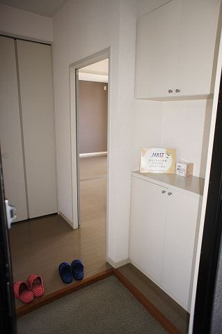 Entrance. Popular Sekisui construction property.