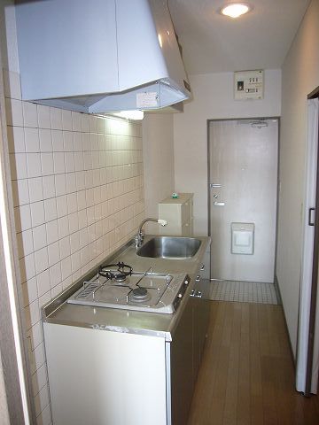 Living and room. 2-neck is equipped with gas stove.