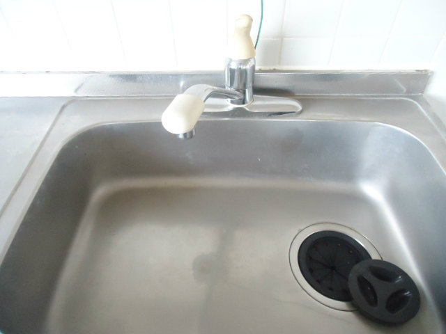 Kitchen. This large sink