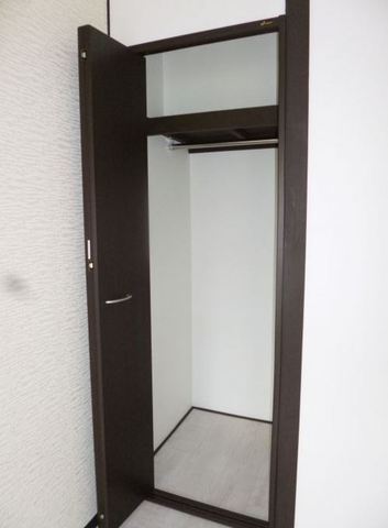 Other room space. closet