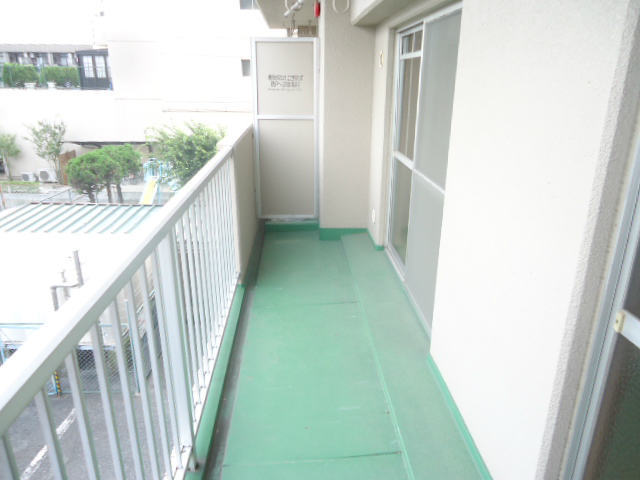 Other room space. Jose and laundry