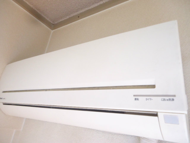 Other room space. It comes with air conditioning