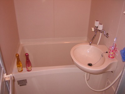 Bath. There basin in the bath