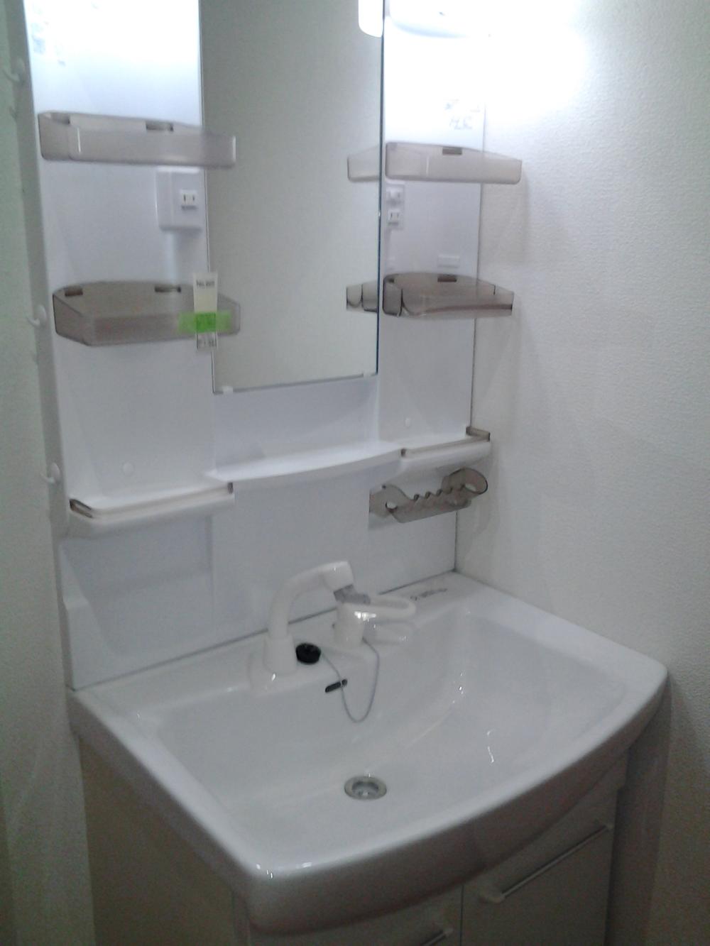 Wash basin, toilet. Wash basin (November 2013) Shooting