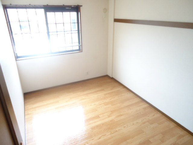 Living and room. Bright have windows