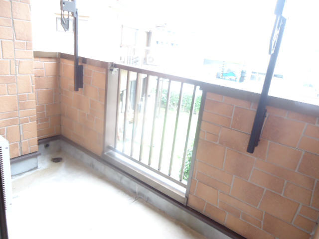 Other room space. Day is good