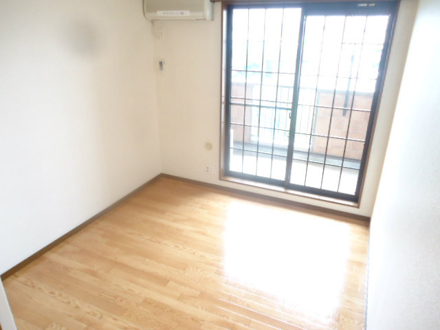 Living and room. Bright living