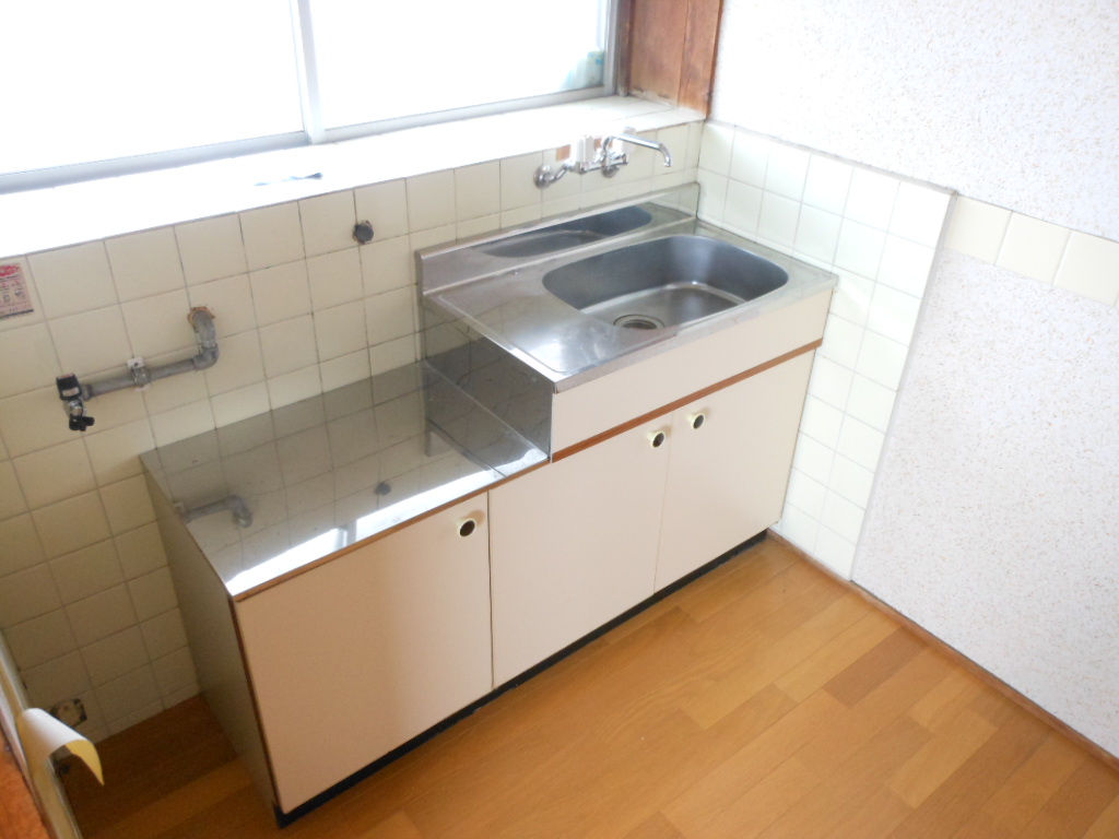 Kitchen. Sink also beautifully maintained! ! 