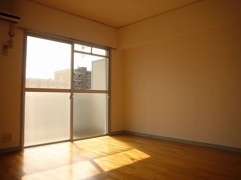 Kitchen. It is the spread of Western-style. 