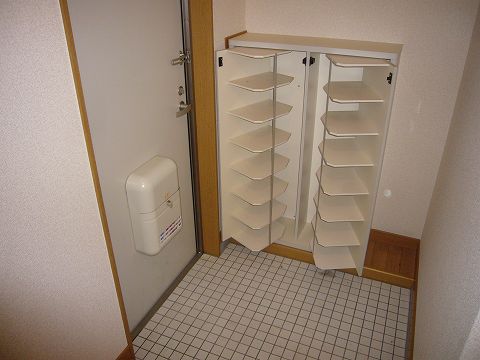 Entrance. Also it can be stored a lot of shoes ☆ 