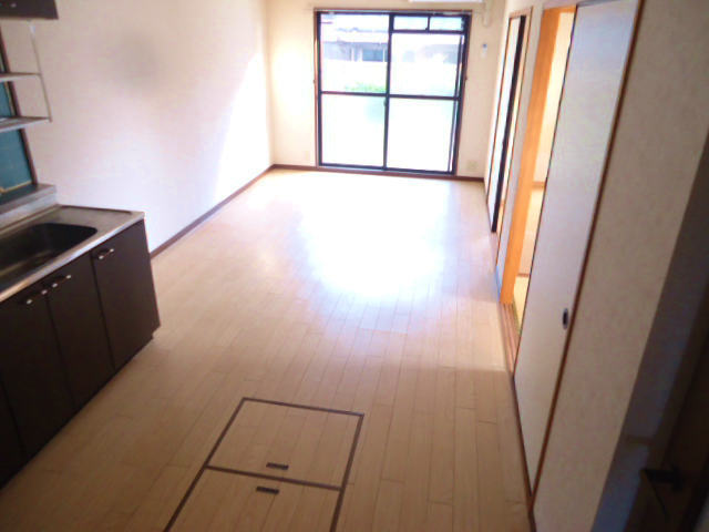 Living and room. Spacious living room