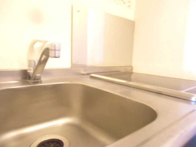 Kitchen. It is with a two-burner IH heater