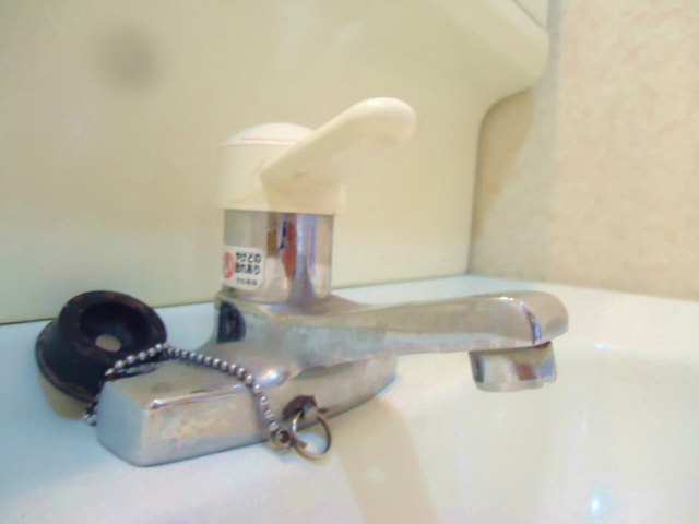 Other room space. It is the washstand