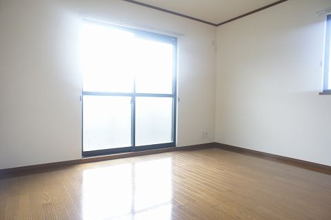 Other room space. It is the spread of Western-style.