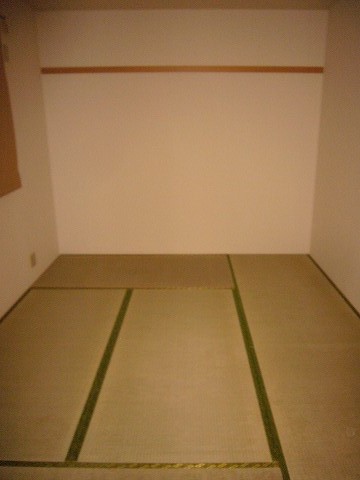 Other room space. Japanese-style room is also beautiful.