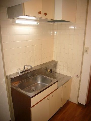 Living and room. Two-burner stove installation Allowed.