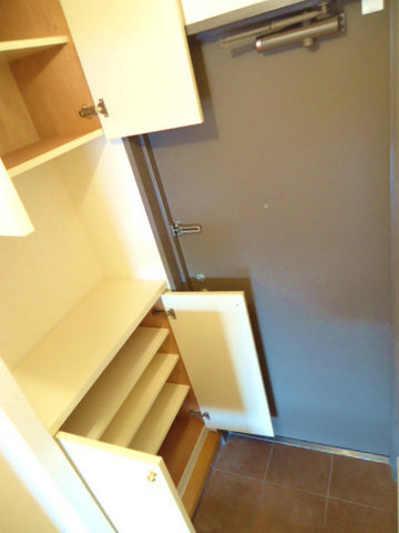 Other room space. Plenty of entrance storage