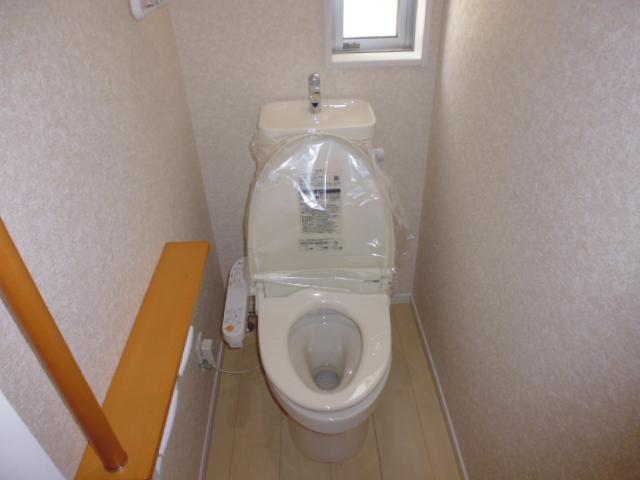 Toilet. Indoor (11 May 2013) Shooting