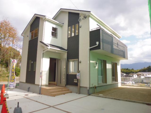 Local appearance photo. Local (11 May 2013) Shooting