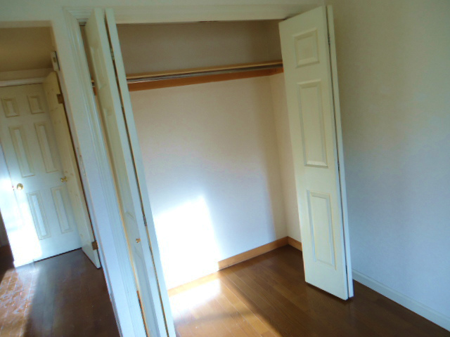 Other room space. There closet