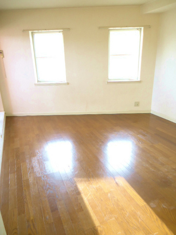 Other room space. Day is good