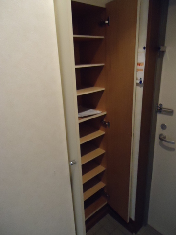 Entrance. Image interior