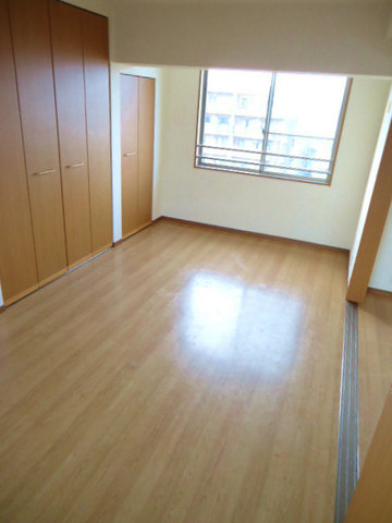 Living and room. Spacious Western-style