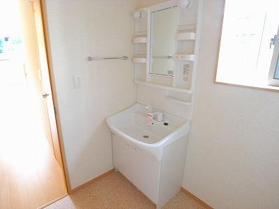 Wash basin, toilet. Same specifications Photos