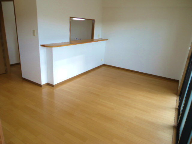 Living and room. Counter kitchen