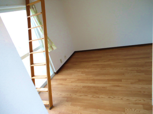 Living and room. It is a bright room