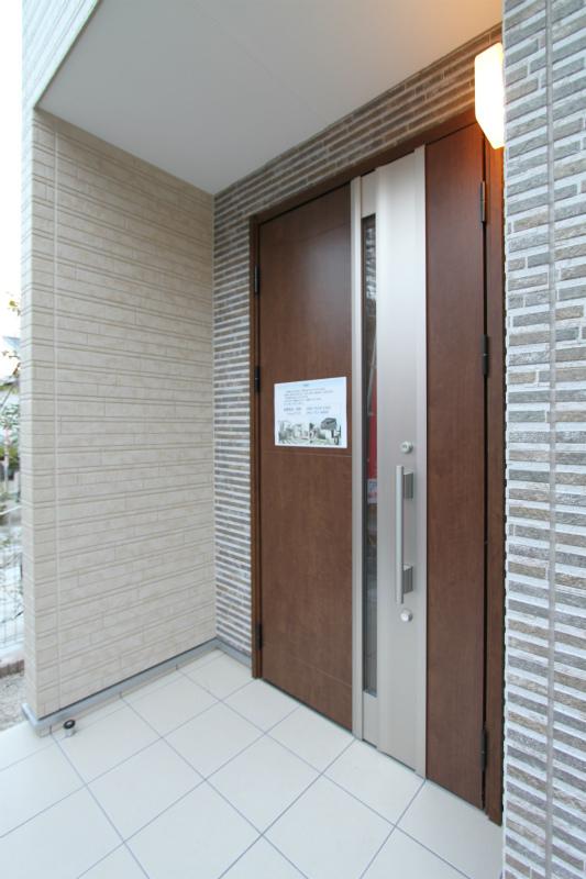 Entrance. Same specifications Photos