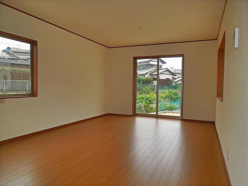 Same specifications photos (living)