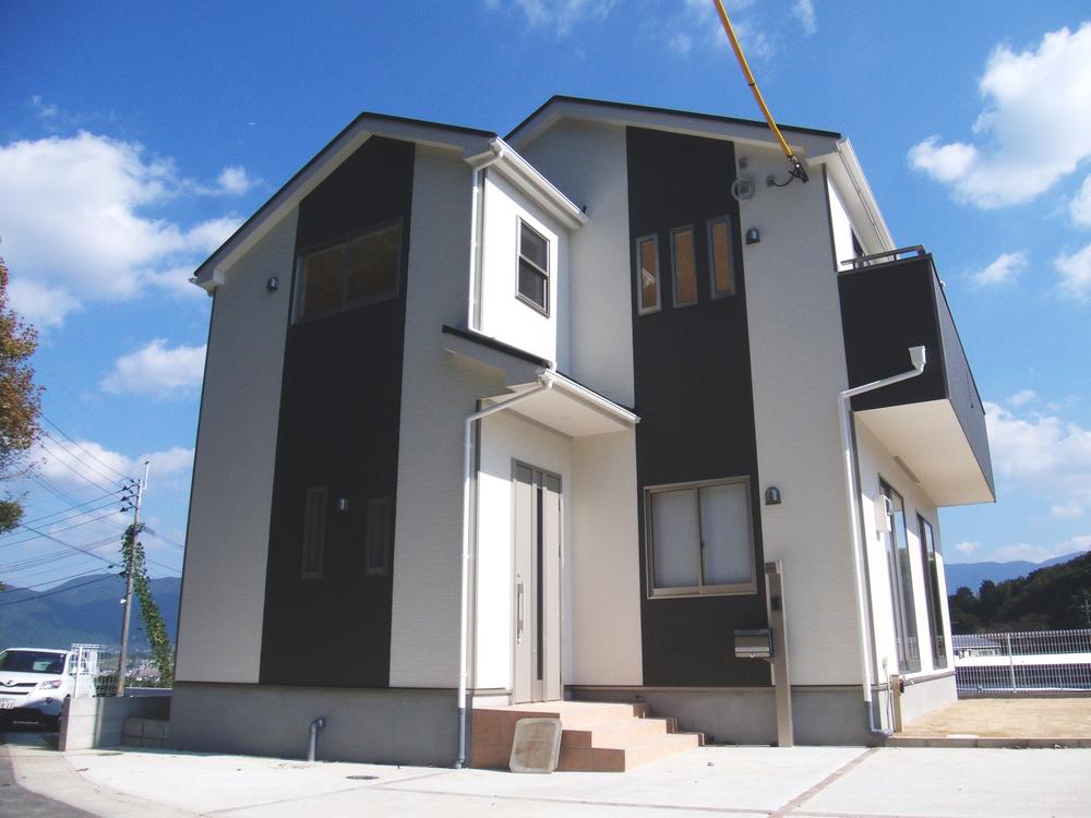 Local appearance photo. Local (11 May 2013) Shooting