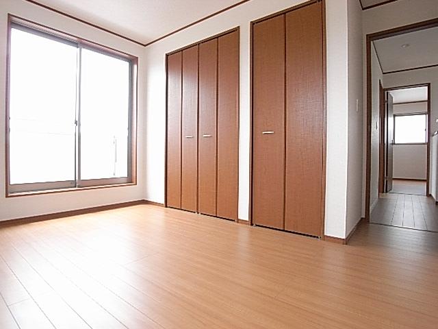 Non-living room. The photograph is a property of the same manufacturer and construction