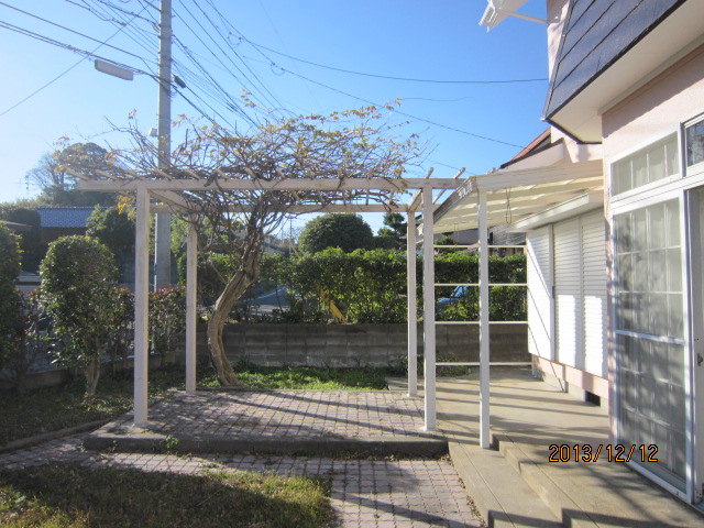 Garden. Wisteria trellis is a garden where there is.