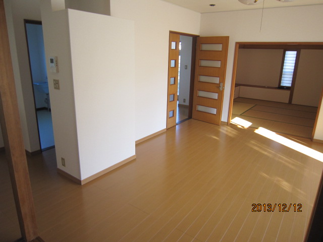 Living and room. There Pledge 19. Easy to storage also attached shelf