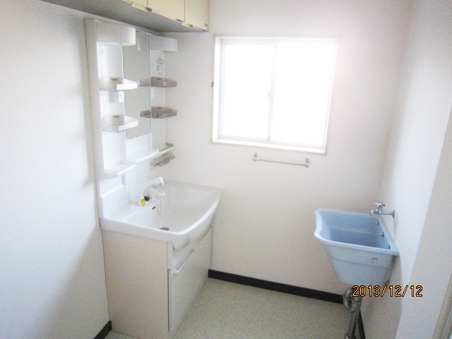 Washroom. Window in the dressing room. Characterized by a window is with a lot.