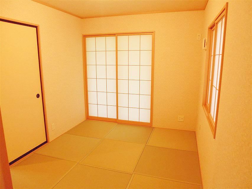 Non-living room. Brightness over have Japanese-style room
