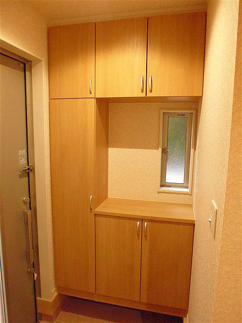 Entrance. Entrance shoe box