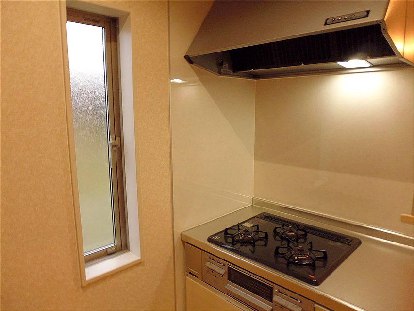 Kitchen. Three-necked gas stove