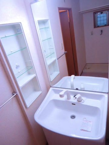 Other room space. It is the washstand