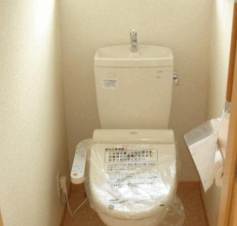 Toilet. ☆ Image is a photograph at the time of completion ☆