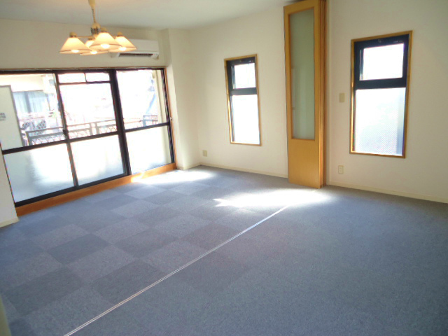 Other room space. You can use to connect with the living