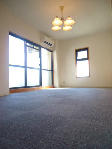 Living and room. We are living the spread