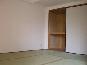 Living and room. It Japanese-style room is calm ☆