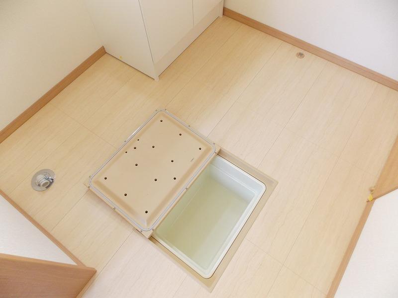 Wash basin, toilet. Underfloor Storage is located in the kitchen and washroom Because the property is less certain quite two locations, I There is a scarcity value (^_^) /