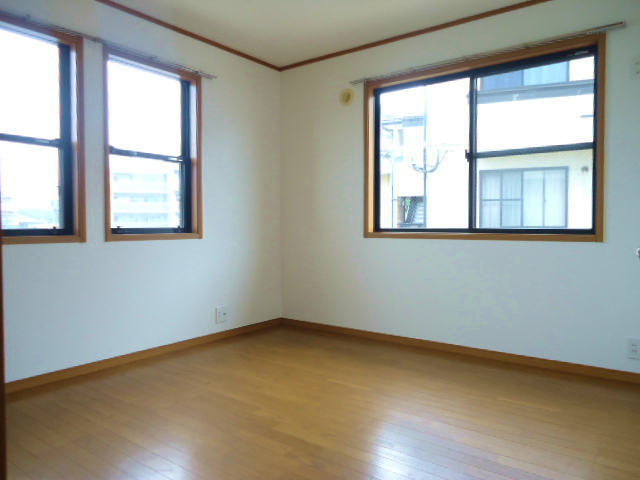 Living and room. Please contact 0800-200-3540