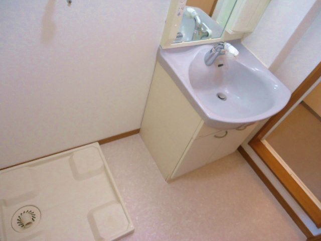 Other room space. Spacious dressing room