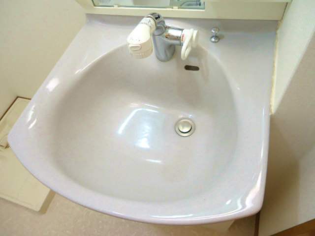 Other room space. Clean wash basin