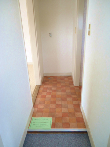 Other room space. There is a corridor Tsu